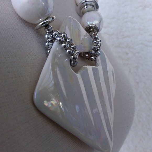 Vintage White & Silver Faux Pearl Necklace - Picture 3 of 6
